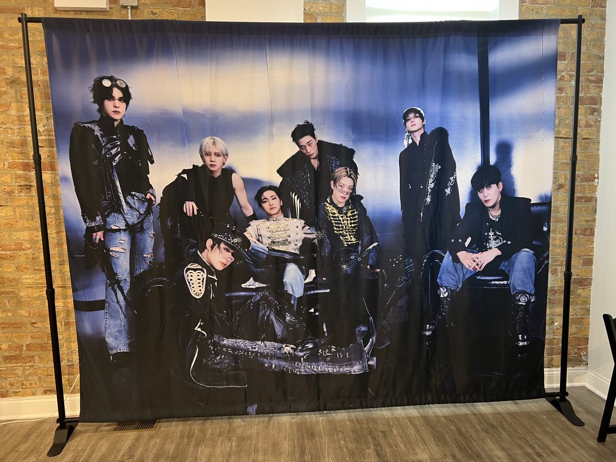 heycalli's tweet photo. Take me back to the ATEEZ Chicago pop up plssss :’) @hello82official @hello82CHICAGO #ATEEZ_POPUP #hello82 #82giveaway https://t.co/ipPB0UJgHW