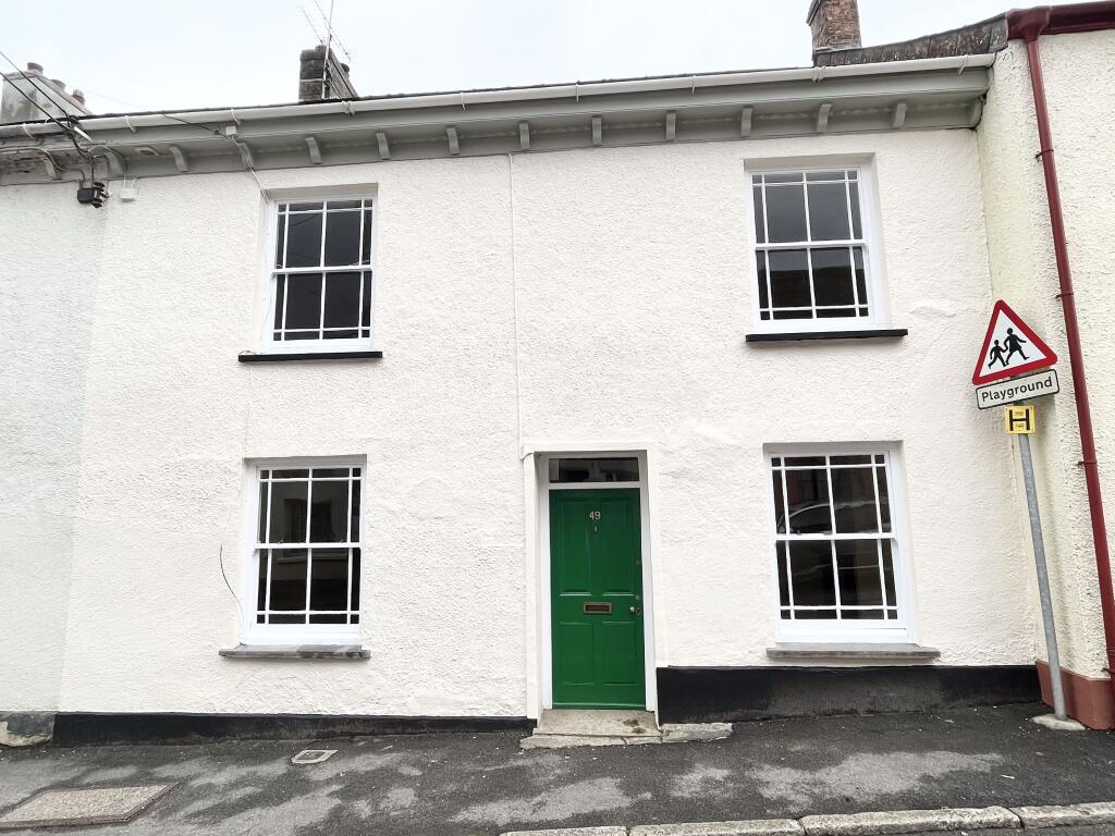Check out the rental properties we have listed on our website. Commercial and private available.

This 2 bedroom house in #NorthTawton is incredibly spacious, featuring characterful rooms and high ceilings. £850 pcm.

stevensestateagents.com/property-detai…