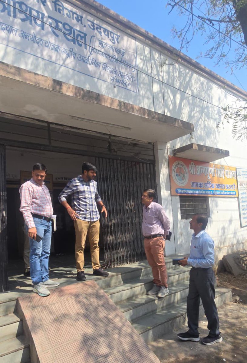 उदयपुर में निगम आयुक्त अभिषेक खन्ना के औचक निरीक्षण में अन्नपूर्णा रसोई घरों में बड़ी गड़बड़ी सामने आई — बिना खाना बनाए 100+ कूपन दर्ज, गलत आधार एंट्री व लाभार्थी संख्या में अंतर। 3 फर्म ब्लैकलिस्ट, ₹1 लाख जुर्माना, FIR के निर्देश। अनियमितताओं पर सख्त कार्रवाई जारी।