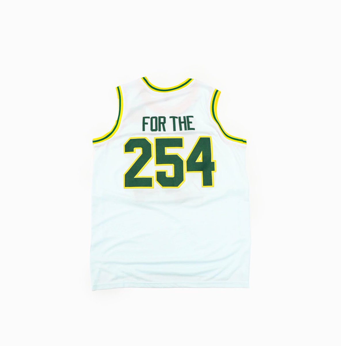 Baylor drop is live at YK1K now! Happy shopping! (Note the gold in the jersey is more of a true gold- the photos make it look brighter than it appears)  Jerseys are limited edition. 

yk1kllc.com/collections/ba…
