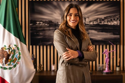 La salvaje agresión que sufrió <a href="/AlessandraRdlv/">Alessandra Rojo de la Vega</a> a manos de grupos de choque obradoristas, solamente logró posicionarla directo a la Jefatura de Gobierno de la Ciudad de México.

Será esta mujer quien le regrese su esplendor clásico a la Gran México-Tenochtitlán.

La veremos en