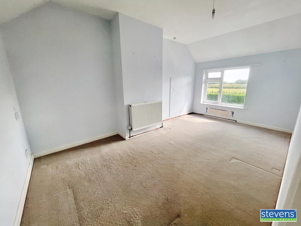 🏠 3-bedroom semi-detached
📍Halwill, #Beaworthy
💷 £235,000

This property offers tremendous potential and spacious living. Think open fires, several reception rooms and large gardens!

🎥 Virtual tour: madesnappy.co.uk/tour/1g5c8g951f 
stevensestateagents.com/property-detai…