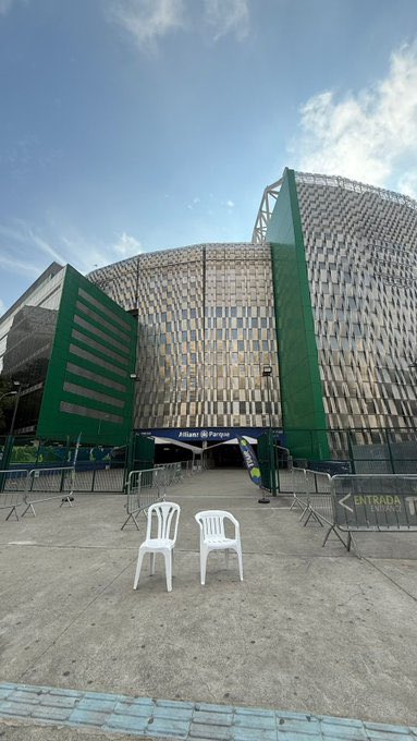 E quando essa foto saiu e a gente não imaginava a dimensão do que estava por vir… E DAQUI A 5 DIAS ESTAREMOS VENDO ELE AO VIVO 😭😭😭😭