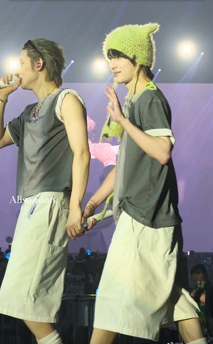 그러고 그날 새벽에 둘이 손잡고 술집 빠져나감
빠져나간뒤에 어딜 갔냐면 …더보기