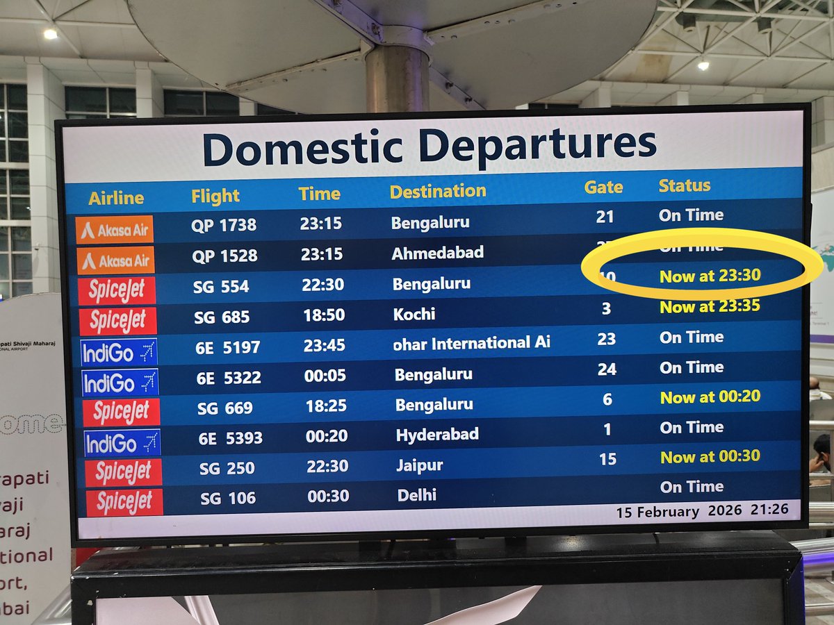 ashwinikumar411's tweet photo. @flyspicejet @AjaySingh_SG Schrodinger's flight? Which is it?
{These were clicked at the same time(i promise)} https://t.co/HpdszdwtHN