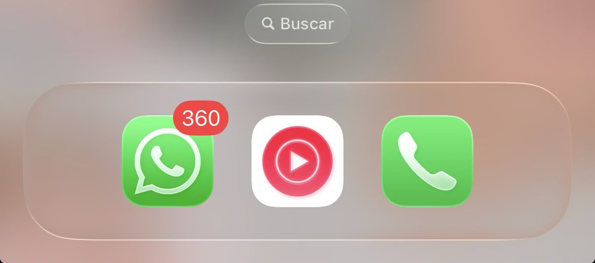 me pueden explicar!?? no tengo esos whatsapp, me estresa ver así