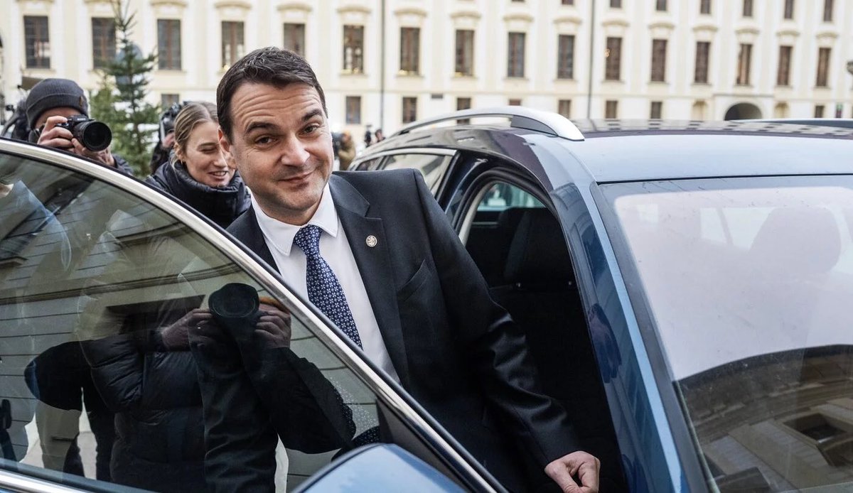 Mám průser. Zastavili mě policajti, a já zapřel řidičák, aby si nemysleli že jsem motorista… 😬