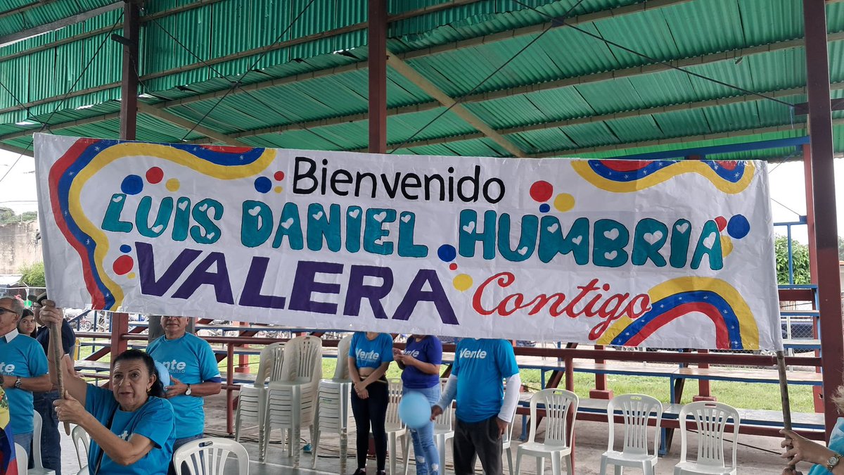 ¡Trujillo de pie! 🇻🇪

Luis Daniel (<a href="/SoyLuisDaniel1/">Luis Daniel Humbria</a>) volvió a las calles de Valera y se reencontró con su equipo y con su gente. La firmeza pudo más que la persecución.

No hay amenaza que detenga a quienes están decididos a seguir luchando por Venezuela.