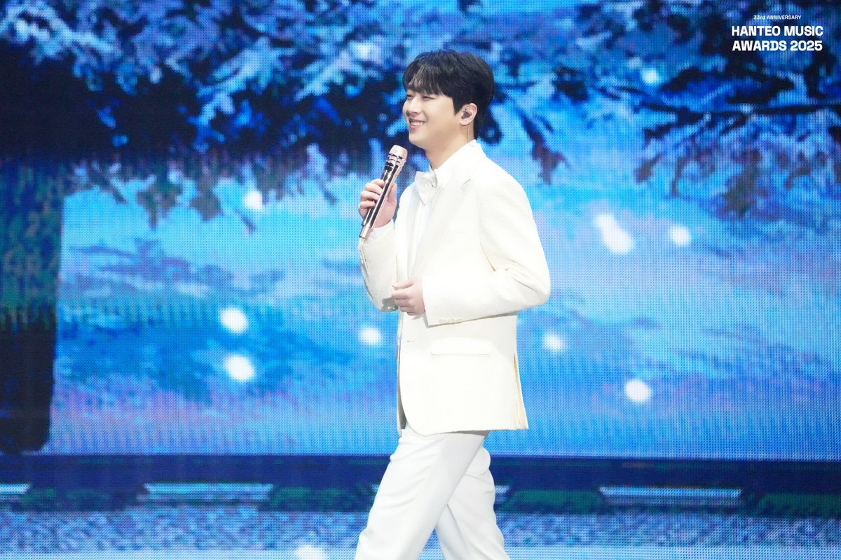 Hanteo_HMAs's tweet photo. #HMA2025 #한터뮤직어워즈2025

📸 HMA Highlight

#LeeChanWon #이찬원
@ChanWonOfficial

#HanteoMusicAwards2025 https://t.co/zKUXKDBrpL