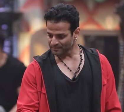BiggbossKaTadka's tweet photo. Whom do you support?

Like for #ArushiChawla 
RT for #KaranPatel

#The50 #The50Show

Like.                           RT. https://t.co/bOcxbvh6Ix