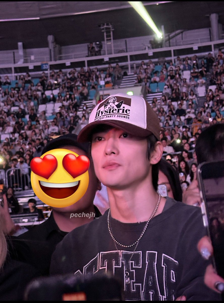 แฟนบอยที่ว่า =