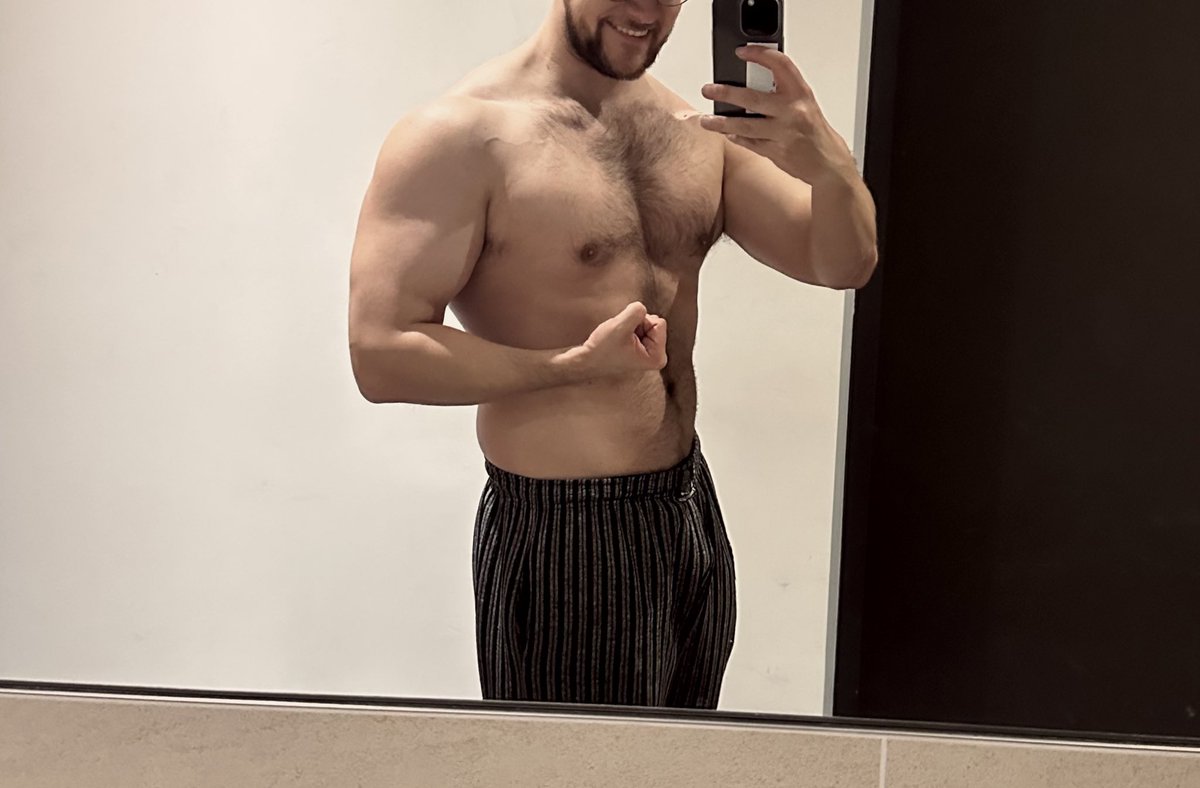 dom vom gym tweet media