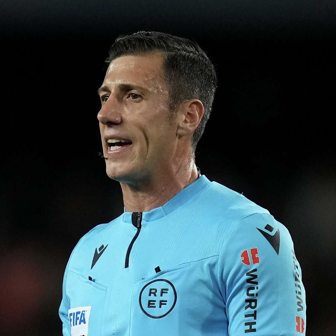 El Girona - Barça de mañana lo arbitrará Soto Grado, uno de los árbitros que más nos ha perjudicado. Esta gente ya no se esconde, va con todo. 

¿Cuántas decisiones en contra nos pitará mañana? 🤔