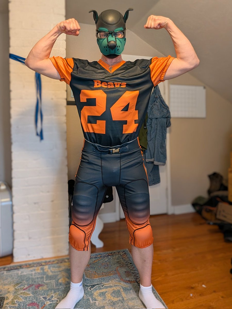 Timbersriot's tweet photo. @spacepup_jasper @gearedjock @LkdSportsGear So hot to see some Oregon State gear!!! https://t.co/ZLMXfVqlBc