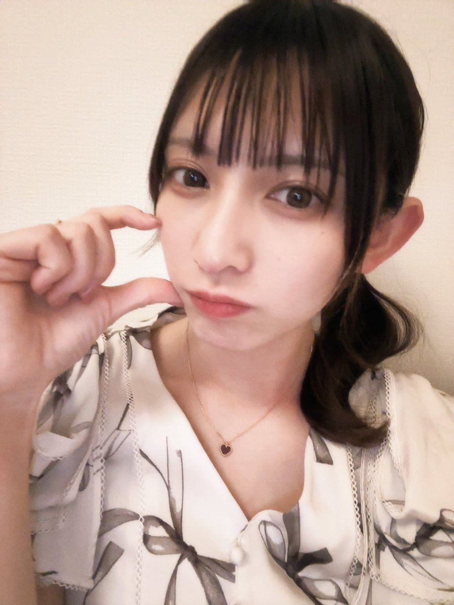 夜分にも関わらず、ありがとう！
みんなのチョコ食べてハピネスです🍫　
#おいむとう　食べ過ぎだ。
いいハッシュタグですね☺️
生誕祭いつも楽しみにしててくれてありがとう〜！
生まれてきてよかったぁと思える、大切な瞬間でございます。
おやすみぃ！