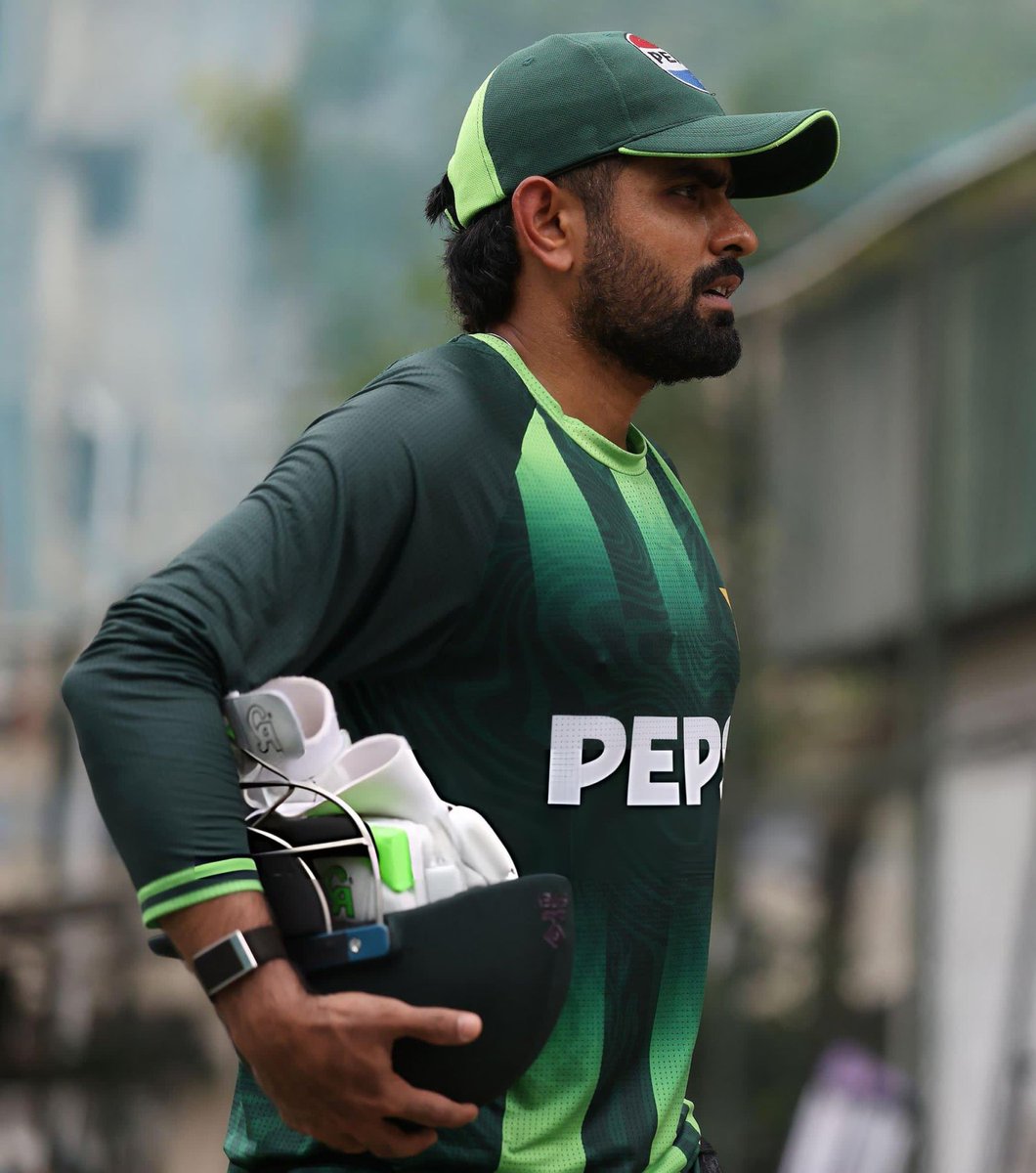 Sir <a href="/babarazam258/">Babar Azam</a>  Kya irada apka ? Kya soch k baithy v han ? 
Ab kab krna akhir kb ???? 
Ab bs ho gai ha ,muj sa nae daikha ja ra B's kr dain khud ko or hmu torture krna !! 
#BabarAzam𓃵