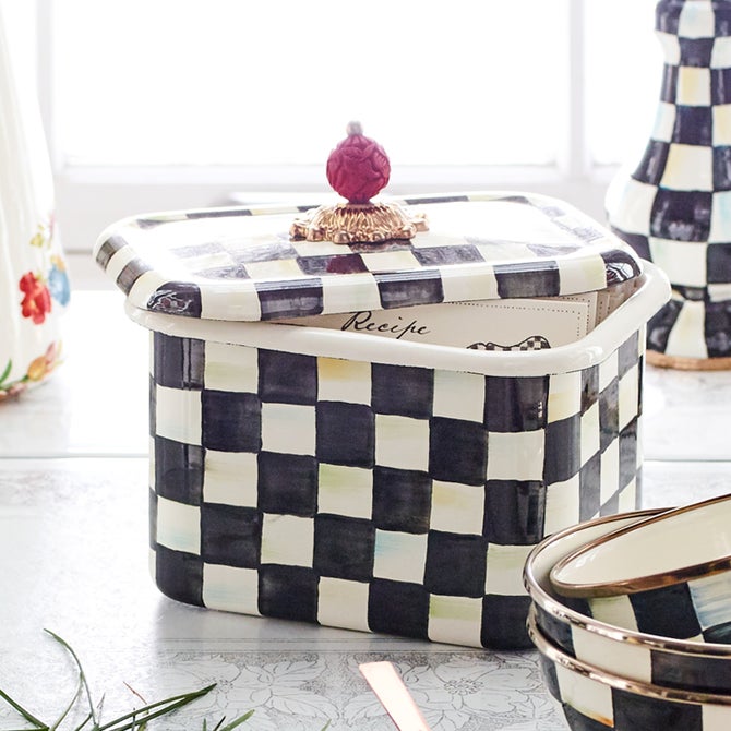 MC_UK_offical's tweet image. Keep your favourite recipes beautifully organized with the MacKenzie-Childs Recipe Box! Finished with our signature whimsical patterns, this charming box is perfect for storing your culinary inspirations.

 #RecipeBox #KitchenOrganization #MacKenzieChilds #WhimsicalDesign