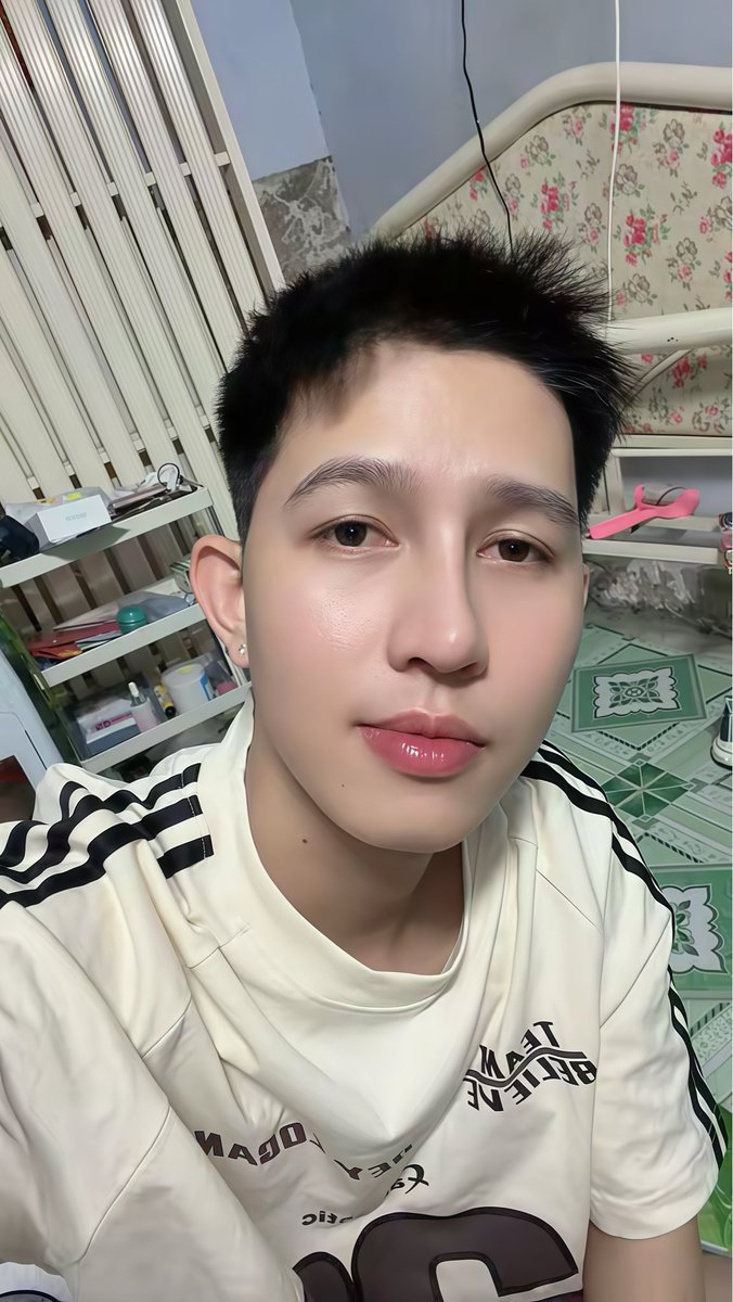 cuongcuicui's tweet photo. Đi date gì không người đẹp https://t.co/OxPaJJmIJw