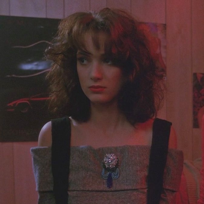 gilmxres's tweet image. oh winona ryder as veronica sawyer in heathers (1989) you will always be famous