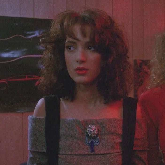 gilmxres's tweet image. oh winona ryder as veronica sawyer in heathers (1989) you will always be famous
