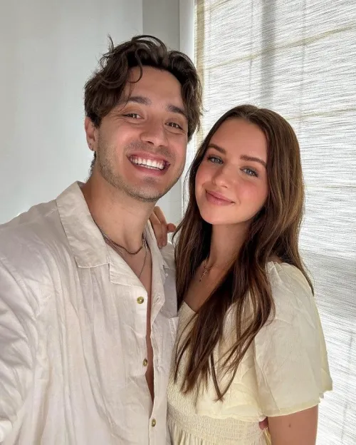 PromptTip's tweet image. Retro 80s Photo Filter Prompt:

"Create a late 1980s to early 1990s department store studio portrait based on the uploaded photo. Keep the subject recognizable while transforming the scene into a christmas-themed, wholesome mall-photo look. Use a soft beige or gray muslin