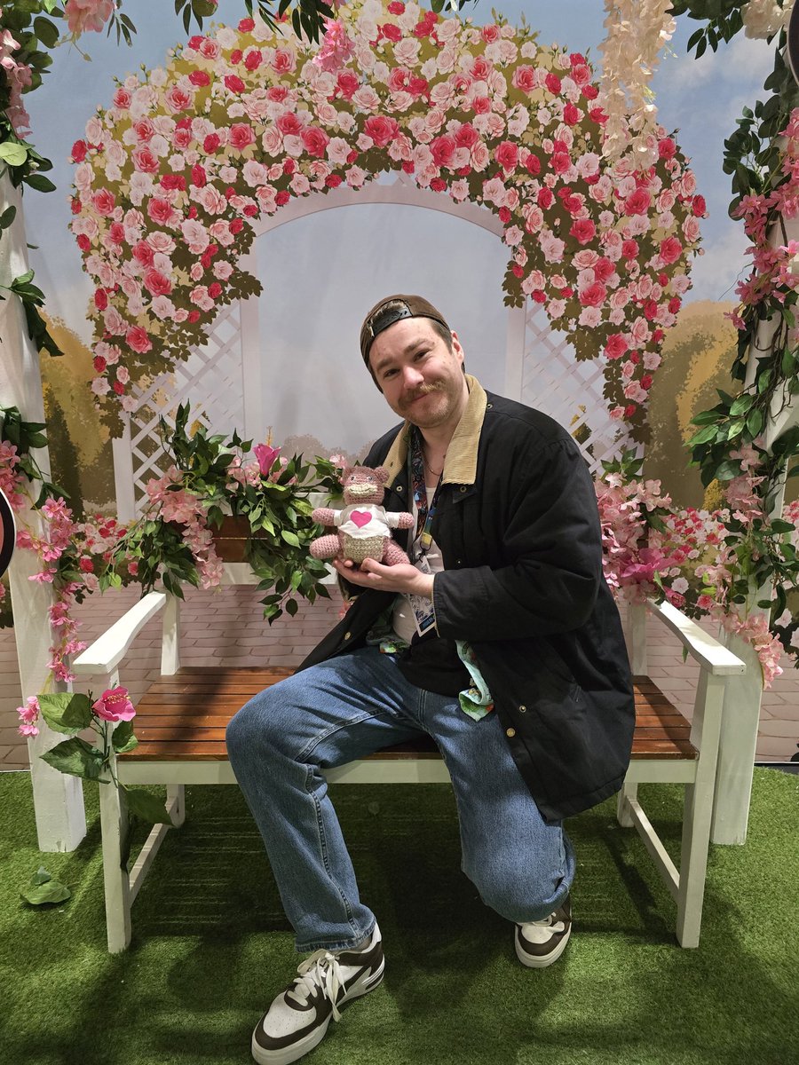 This past weekend, I was away for my 1st time attending #PokemonEUIC which was an absolute blast.

Met so many awesome people and members from the community!