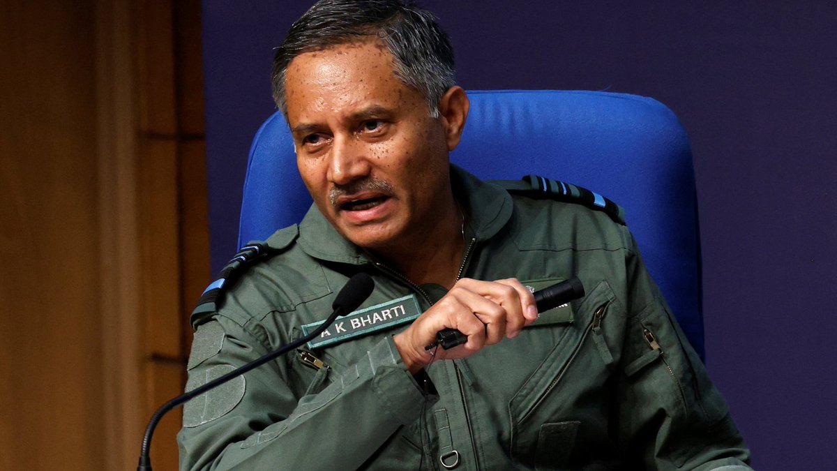 No one does it better. Not in wit, Not in grit. Naam Bihar ka hi goonjta hai.

Khel ka Maidan ho      ya     Yuddha ka Maidan