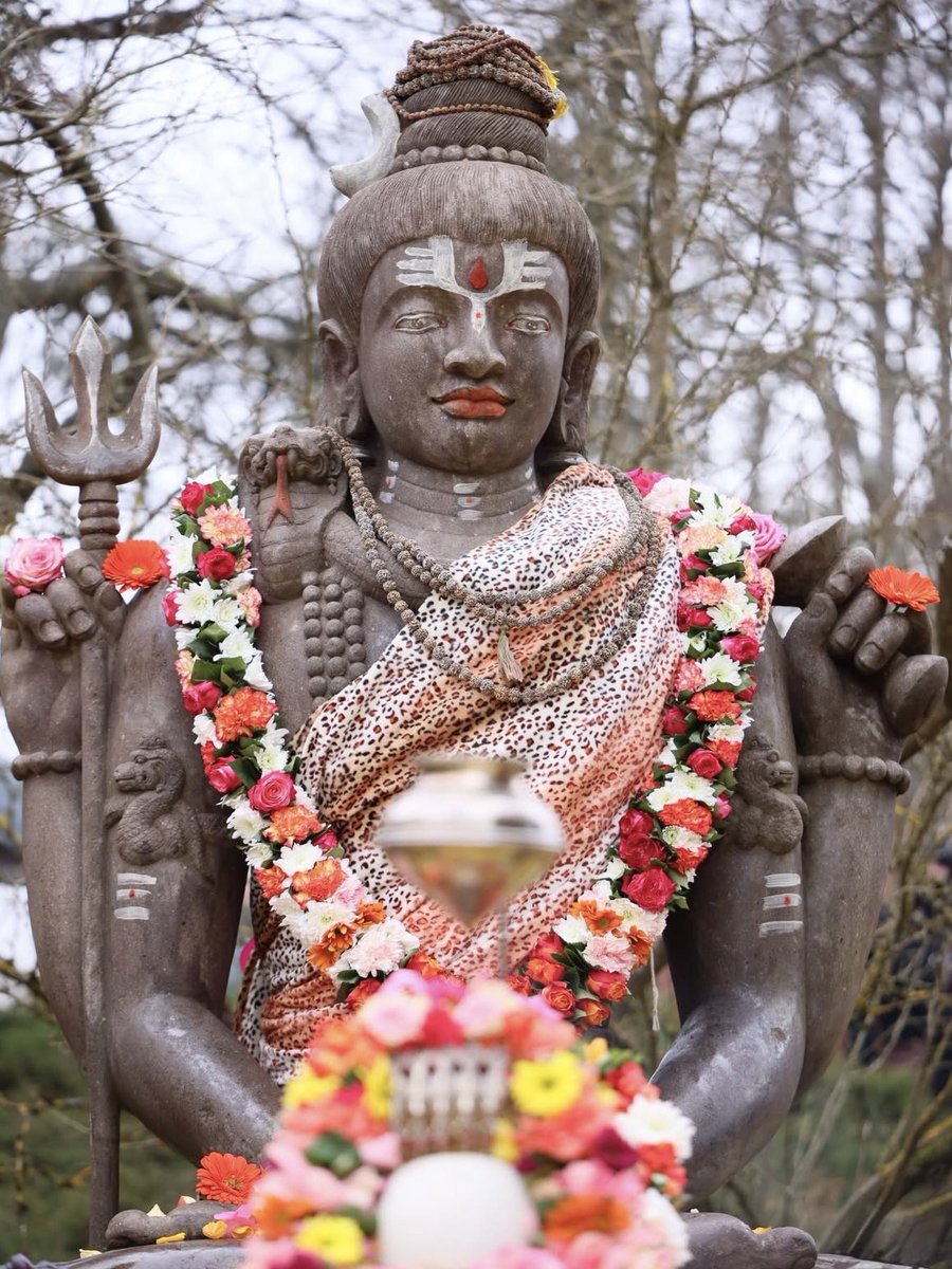 BhaktiMarga108's tweet photo. Blessed Maha Shivratri to everyone ❤️ 🔱 ❤️ 

Enjoy a few impressions from today’s mood at the Ashram ‘Shree Peetha Nilaya‘ in Germany 

____    
#Mahashivaratri #HindusInDeutschland #BhaktiMarga https://t.co/QJ7CjyX0LZ