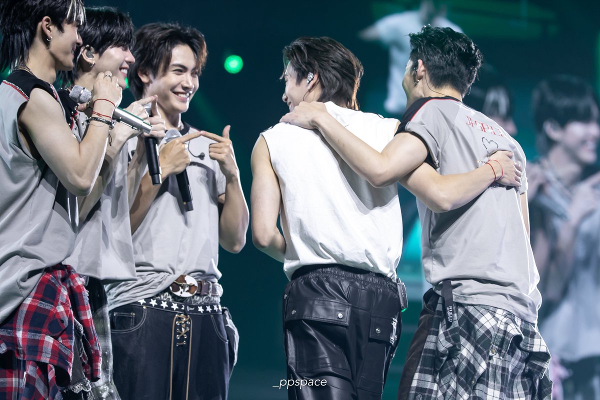 สองคนหวาน หลายคนชิปมากกกกก

JASPER FINAL COMBUSTION
PHUWIN STUNNING RISERCON
#RISERCONCERTD3