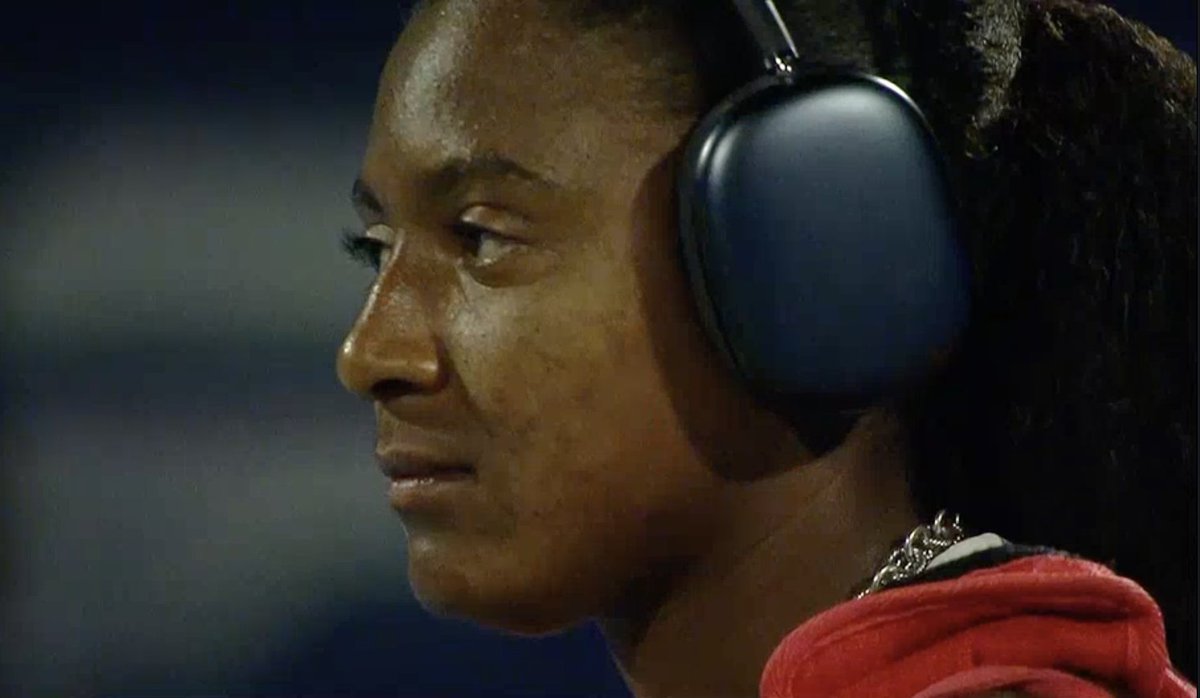 Alex Eala went over to Hailey Baptiste's team after the latter retired from the match due to an abdominal injury. 

I wish Hailey a speedy recovery—she's been playing some really good tennis this season and would hate for her progress to be derailed by injury. #DDFTennis