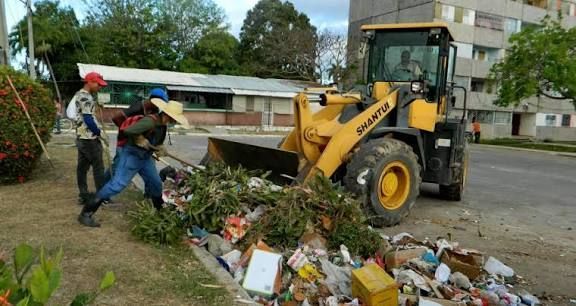 Muchas felicidades a los Trabajadores de Servicios Comunales en su día, a pesar de las dificultades económicas, y la falta de recursos, ustedes salen todos los días con esfuerzo y compromiso, a mantener limpia nuestra ciudad #IslaDeLaJuventud #SentirPinero #100AñosConFidel