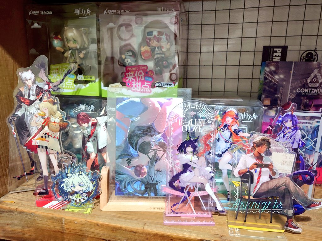 お部屋のアークナイツ棚充実してきたので現状〜〜