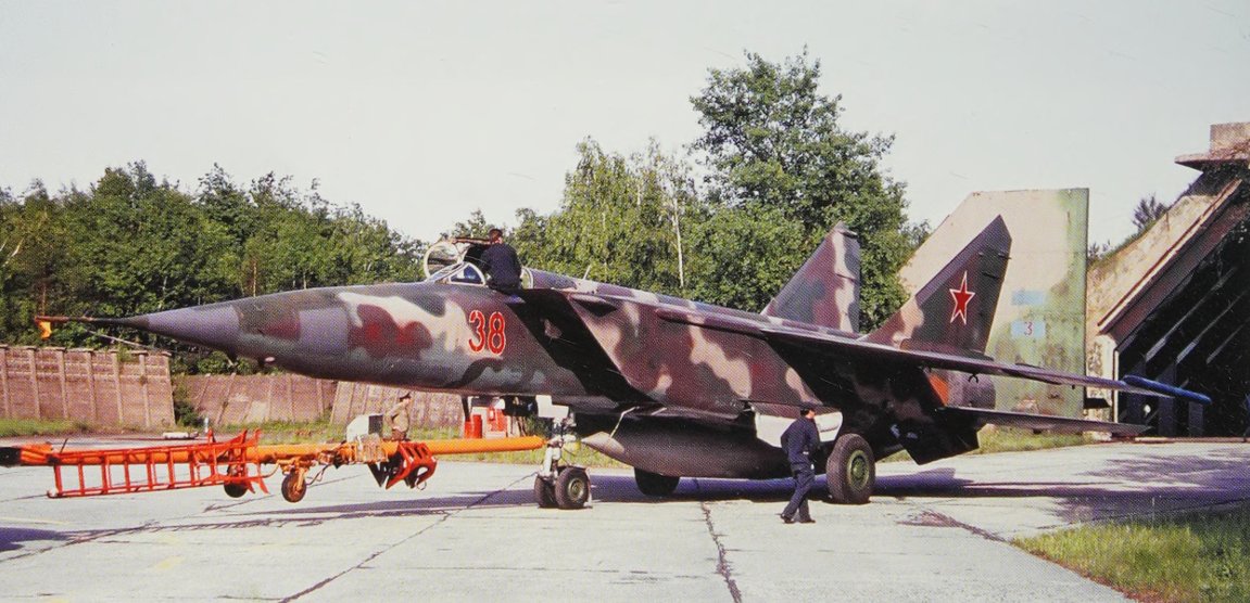 gonzaconti_18's tweet photo. #MIG25 #Foxbat https://t.co/6WQB5d5njm