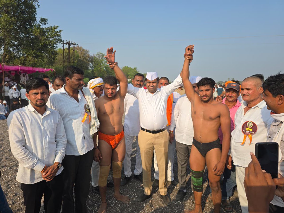 mlamangeshbjp's tweet photo. बहाळ ऋषीपांथा येथे महाशिवरात्री निमित्ताने सालाबादप्रमाणे आयोजित भव्य कुस्त्यांच्या स्पर्धेला भेट दिली व पैलवानांचा उत्साह वाढवला.
#Bahal #chalisgaon https://t.co/YNzN0JjGKG