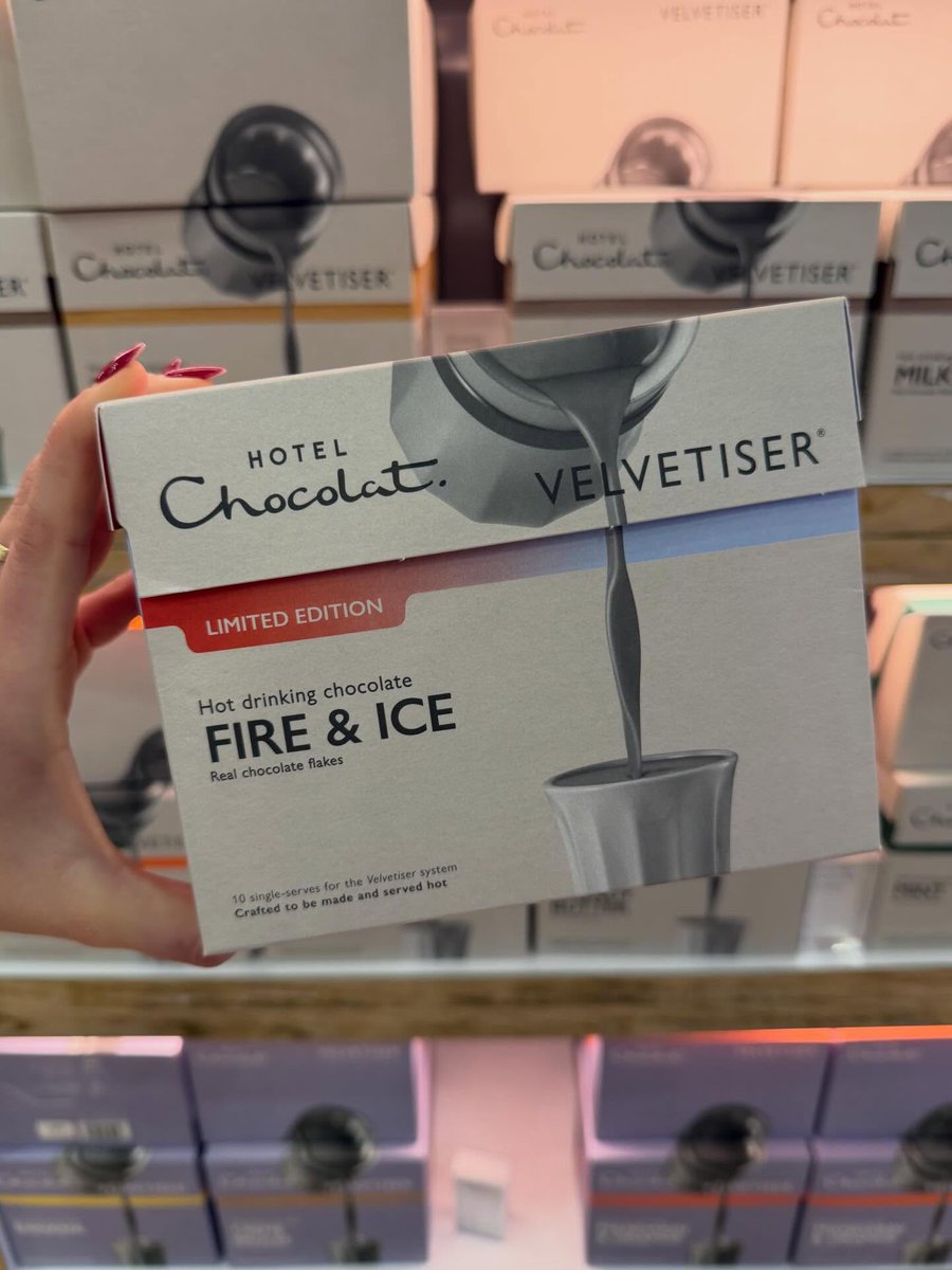 HotelChocolat's tweet image. A fresh-then-fiery blend of cooling Tasmanian peppermint and warming habanero chilli in our signature 70% drinking chocolate flakes. 🌶️

Have you tried it yet? ☕️

#hotelchocolat #chocolate #hotchocolate