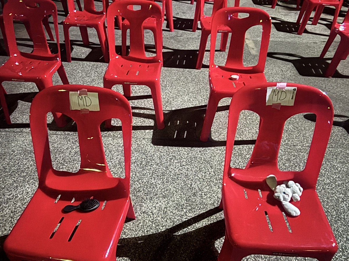 DomundiTV's tweet image. ประกาศสำหรับงาน NAMPING BIRTHDAY CELEBRATION

📣 ไม่อนุญาตให้แปะป้ายชื่อ หรือวางสิ่งของจับจองพื้นที่ในทุกกรณี แฟนคลับท่านใดที่นำป้ายชื่อ หรือสิ่งของมาจับจองพื้นที่ไว้ กรุณามาติดต่อขอรับคืนได้ในวันพรุ่งนี้ค่ะ

#nampingster
#domunditv