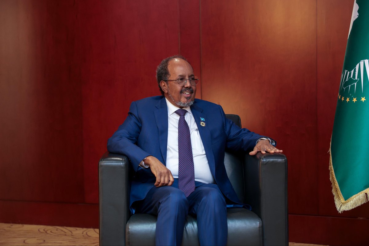 TheVillaSomalia's tweet photo. President @HassanSMohamud met with the Chairperson of the African Union Commission, Mr. Mahmoud Ali Youssouf, on the sidelines of the 39th African Union Summit in Addis Ababa. https://t.co/kwSwR210Zw