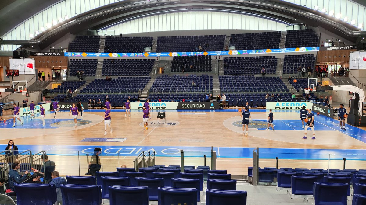 📸 Ya estamos en el Palacio de los Deportes.

🏀 <a href="/oviedocb/">Alimerka Oviedo Baloncesto</a> - Palencia.
🎤 <a href="/perrifilms/">Oscar Fernández</a>.
🙋🏼‍♂️ ¡Empezamos a las 17:45 horas!