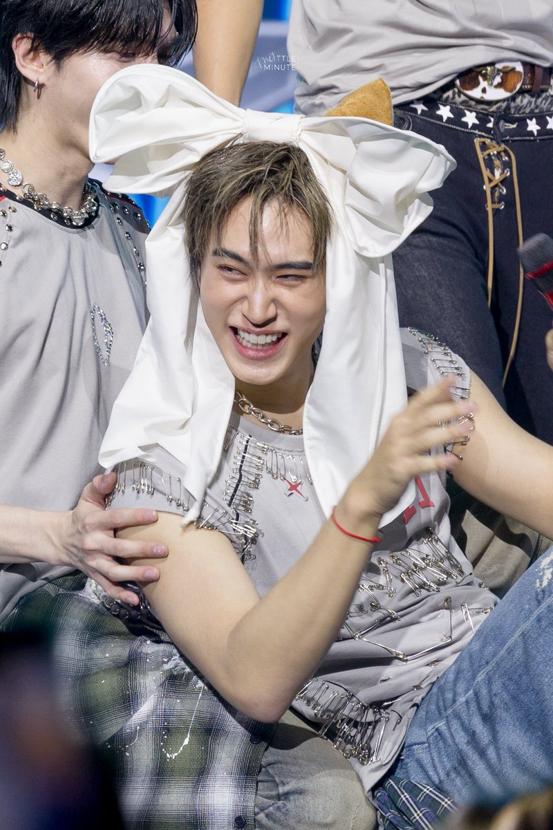 น้องโดนพี่ๆจับติดโบว์ 🎀

GEMINI THE RISER SUPERSTAR
#RISERCONCERTD3
#Gemini_NT #เจมีไนน์