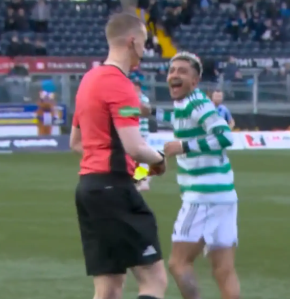 Araujo responding to being booked.
🤣