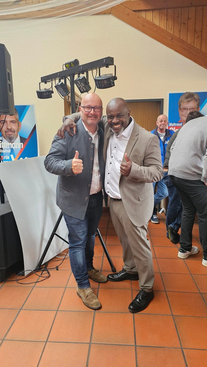 MatthiasVogler2's tweet photo. Gelungener Wahlkampf-Höhepunkt der #AfD in Nürnberg zur Kommunalwahl 2026. Trotz linksextremer Schreihälse ein volles Haus. Top Redner wie Serge #Menga und Stephan #Brandner,  MdB waren zu Gast und begeisterten die Zuschauer. Als echtem #Volkspartei stehen wir für doe Bürger ein. https://t.co/9ky4MvYcXK