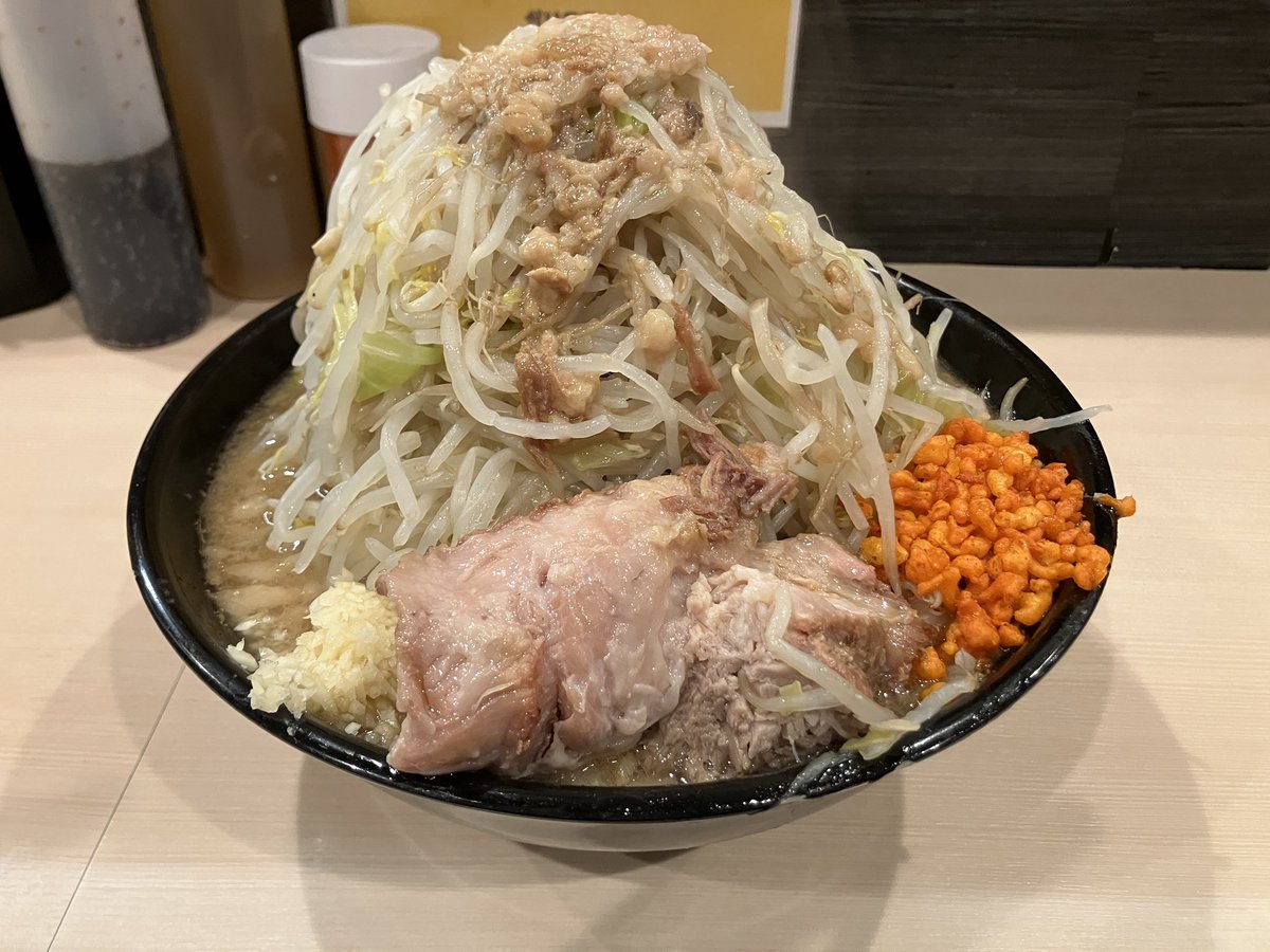 BOX04596121's tweet photo. 曲が取り敢えず完成し通して聴いたらなんか勝利者インタビューを受けたい気持ち！！
・・・まあ、今から寝るとして時間と曜日が絶望的なんだけど😅、、、

（写真は本文とは関係ありませんが、最近健康にこだわって野菜食べてますアピール♪） https://t.co/GT91bWNhJe