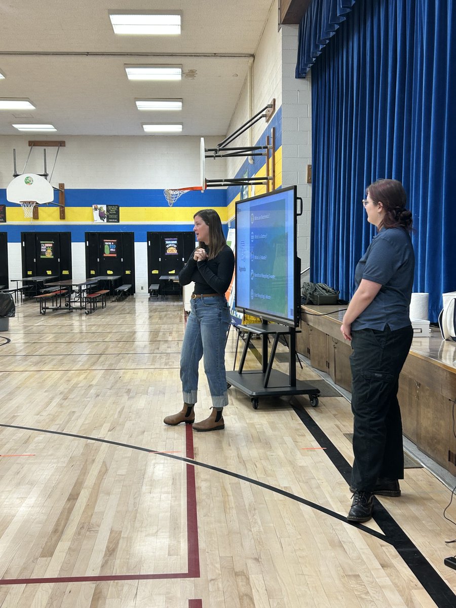INL's tweet image. Fort Hall Elementary students recently explored e-waste #recycling in a hands-on presentation! ♻️🌎 

Thanks to our K-12 #STEM team &amp;amp; eCyclers of Idaho, our #FutureWorkforce learned why proper recycling matters &amp;amp; how to keep e-waste out of landfills.