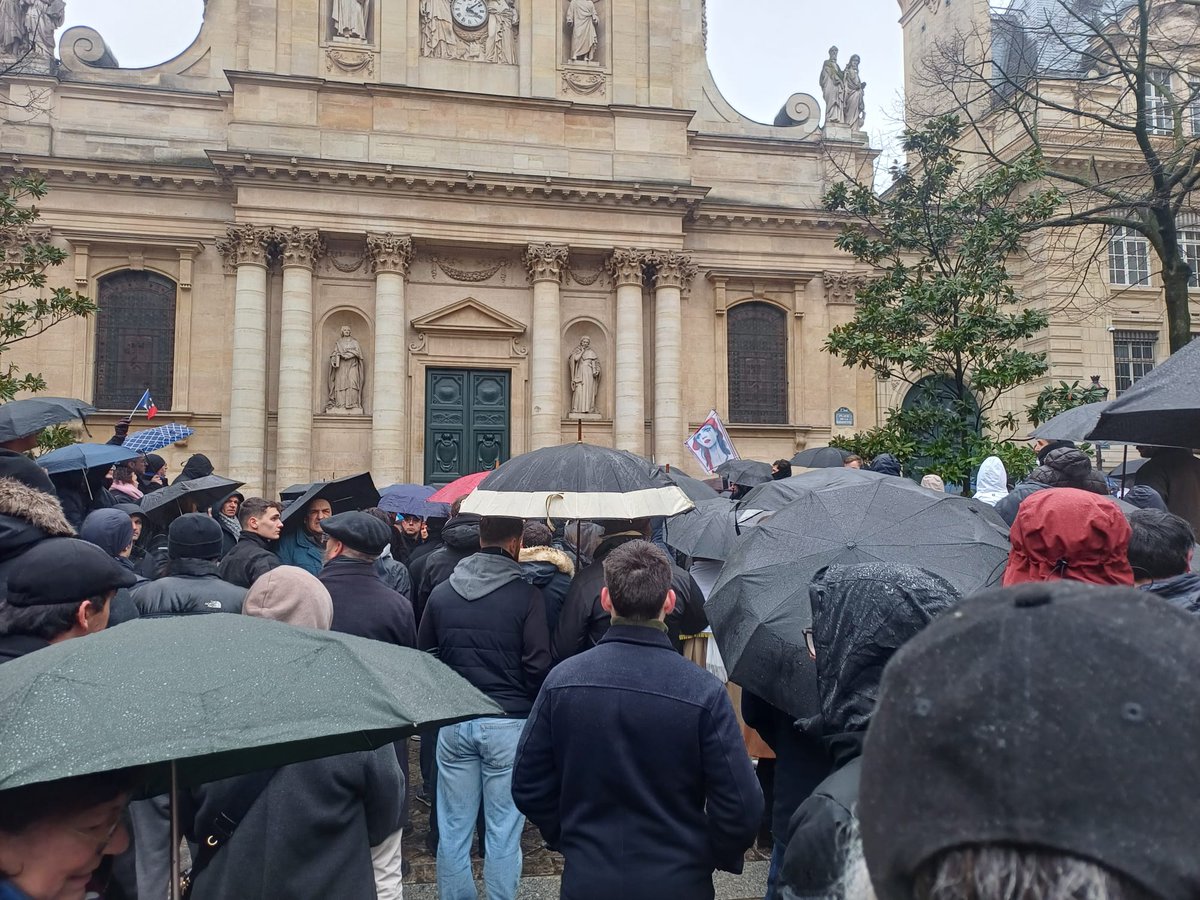 CniParis's tweet photo. Le @CNIP_FR et @CniParis présents au rassemblement trans-partisan en mémoire de Quentin, victime directe de la haine Lfiste et des extrêmes gauche meurtrières et barbares ! https://t.co/XtUo22na4a