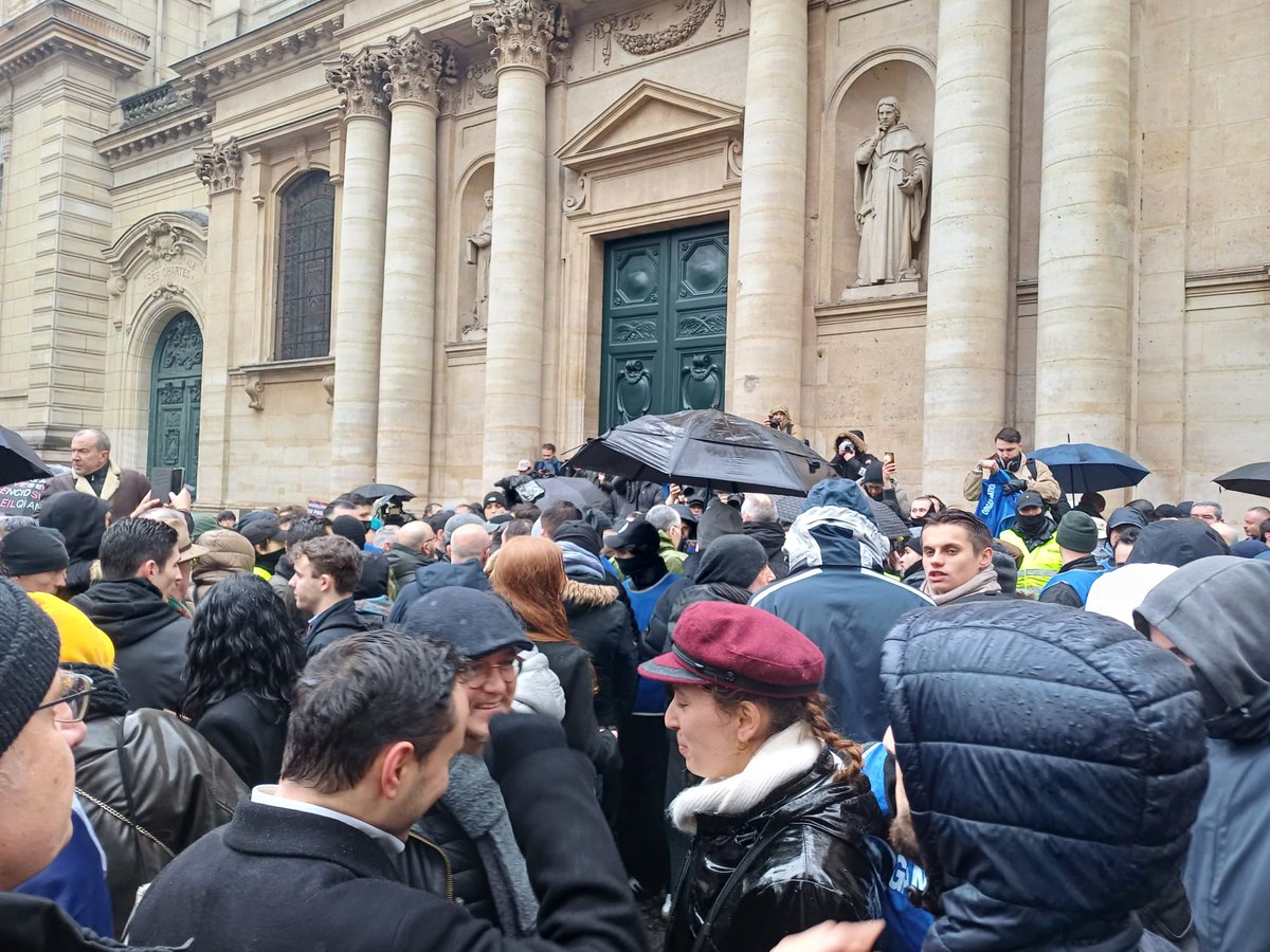 Le <a href="/CNIP_FR/">CNIP</a> et <a href="/CniParis/">CniParis</a> présents au rassemblement trans-partisan en mémoire de Quentin, victime directe de la haine Lfiste et des extrêmes gauche meurtrières et barbares !