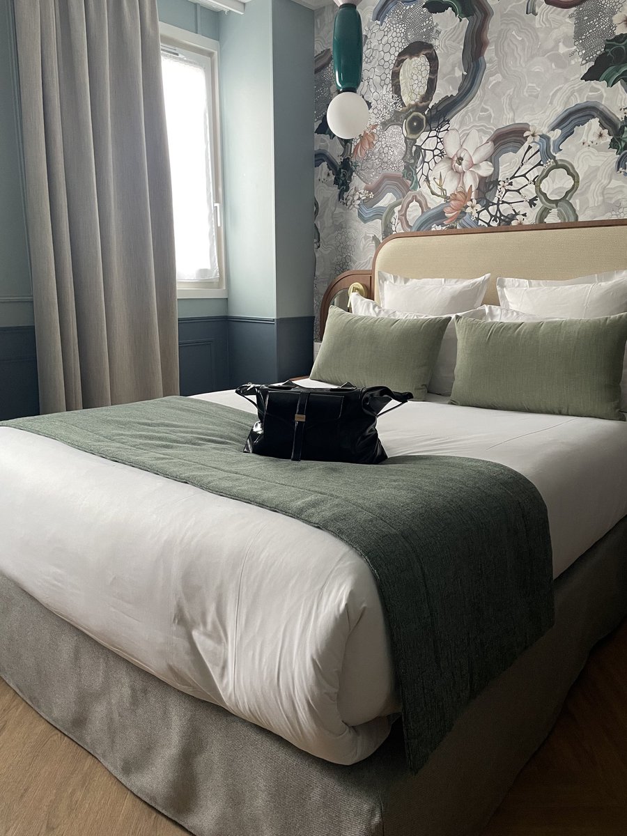 I had an unforgettable time in Paris!
If you treat me well, I will treat you even better.
(What better is, depends on what we’re doing 😉)

Thank you for the time and all your spoiling Mr. 💋