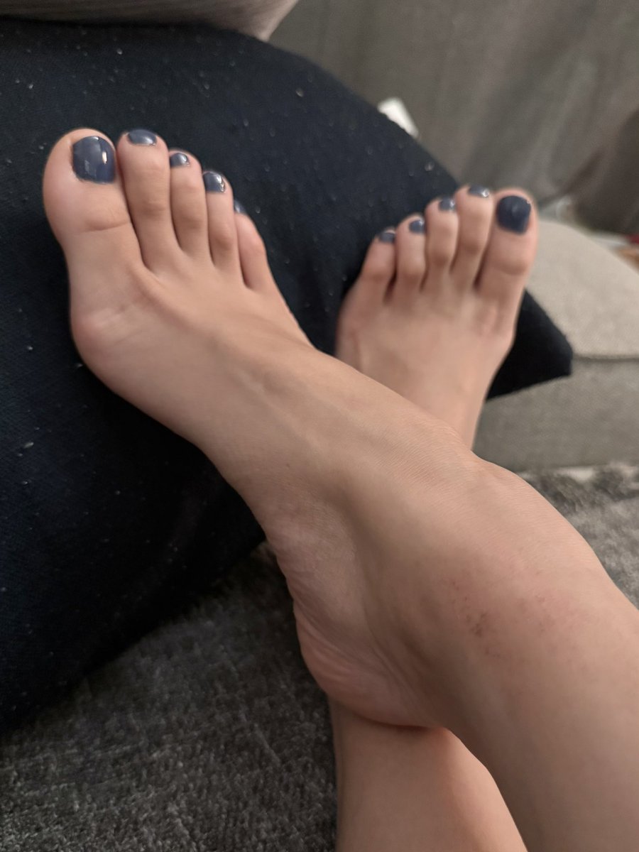 SubmitToVic's tweet photo. Happy CNY! Now’s a good time to send your fav domme a nice Ang Pow 🧧to show your appreciation and admiration.

P.S: Painted my toes a new color, how do you like it? https://t.co/UEw0l6E3hc