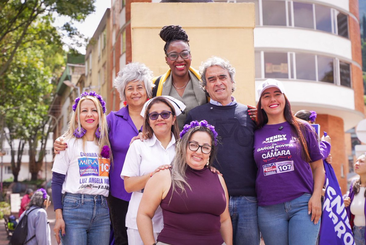 La sensates y mesura femeninas le hacen mucho bien a nuestra convulsionada sociedad, llena de rabia y resentimiento. Somos el eje alrededor del cual gira #LaNuevaMayoria 
#AdelanteConFajardo 
#Adelanteconlasmujeres