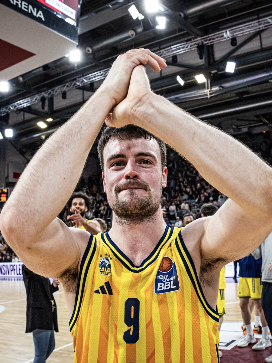 albaberlin's tweet photo. CAPTAIN'S STATEMENT 🫡⚓️

Karrierebestleistung für Jonas Mattisseck vs. Bamberg: 22pt (5/7 Dreier), 5rb, 4as, 1st

Das war FETT, Jonas! 🔥💛💙 https://t.co/K69lL6ri6R