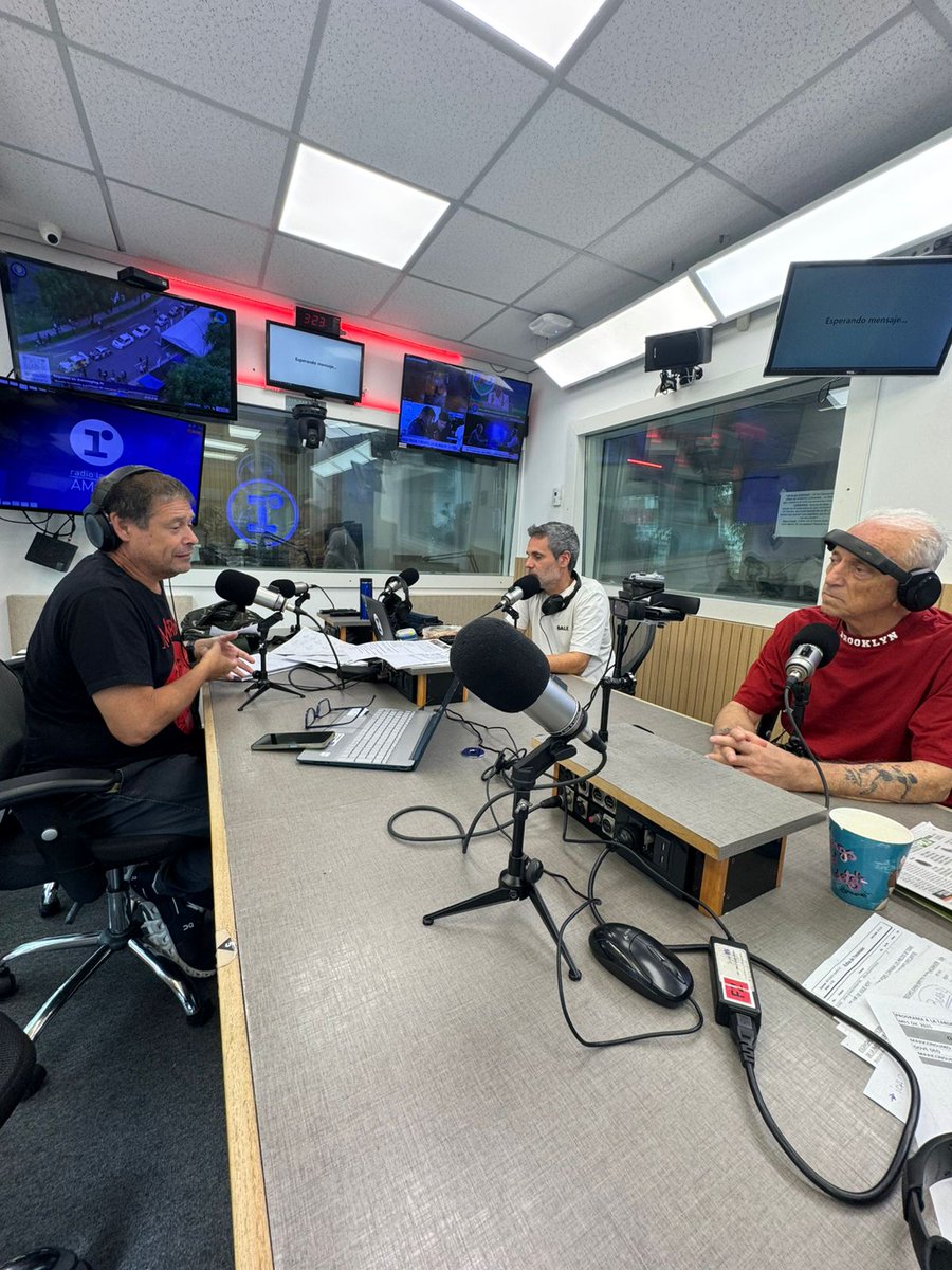 Hoy: equipo titular y horario oficial

🎙 <a href="/elcocoramon/">Coco Ramón ⚽️🎾</a> 
🎙 <a href="/WalterNelson50/">Walter Nelson Meloni</a> 
🎙 <a href="/javitabares/">Javier Tabares 🎙⚽️ 🖥 📻</a> 

⌚️13.00 a 16.00

🔝 #UnBuenDomingo
📻 <a href="/radiolared/">Radio La Red - AM 910 📻</a> 

🔙Clásico moderno🔛